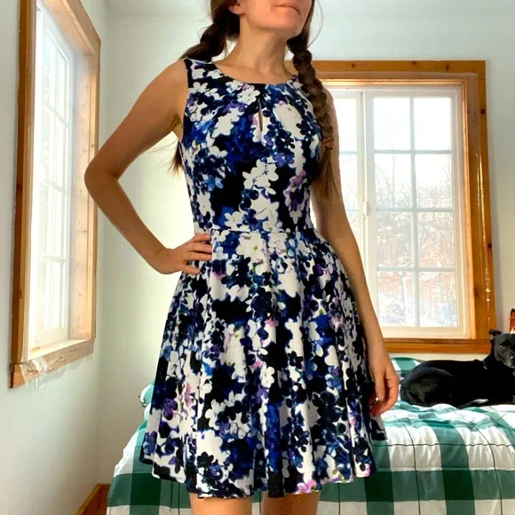 Express Blue Floral Keyhole Pleated Dress Express Blue Floral Keyhole Pleated Dress